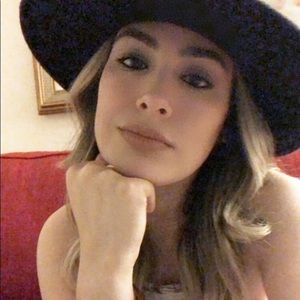 Meet your Posher, Yilian